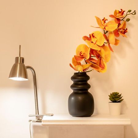 2Br Apartment At Piata Natiunilor Unite: Perfect For City Center Stays Bukarest Eksteriør billede