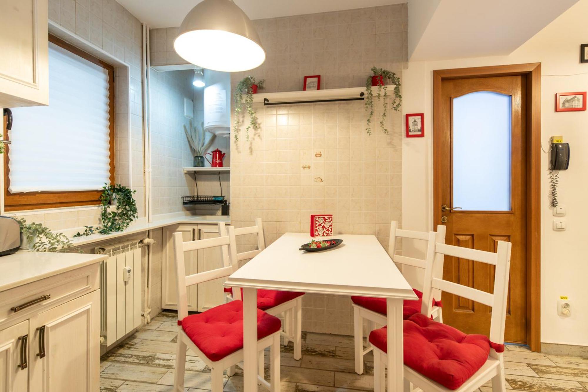 2Br Apartment At Piata Natiunilor Unite: Perfect For City Center Stays Bukarest Eksteriør billede